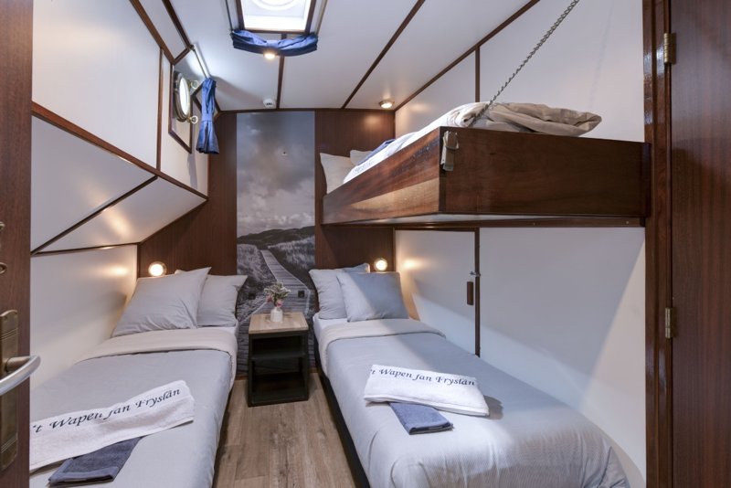 Triple cabin