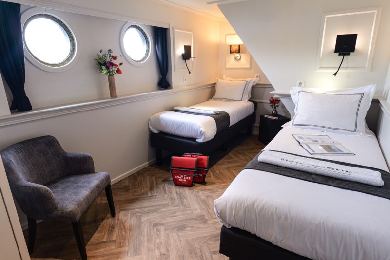 Twin cabin