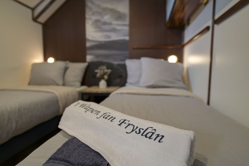 Twin cabin