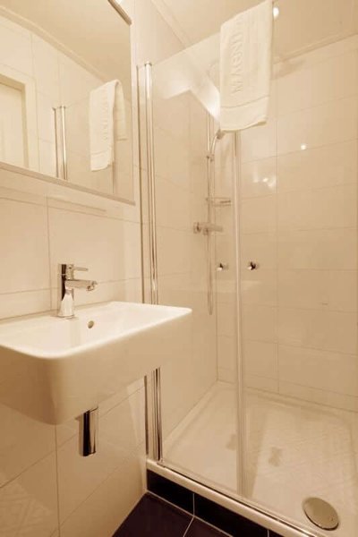 Suite bathroom upper deck