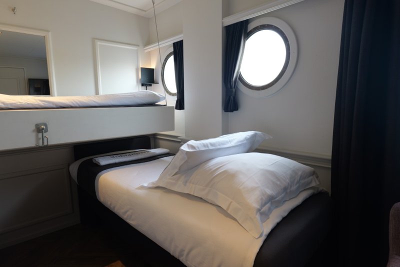 Triple cabin