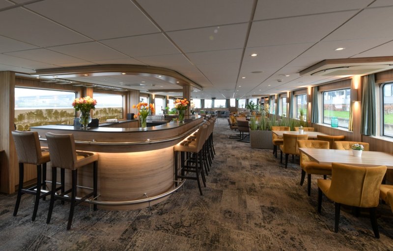 Bar and Lounge