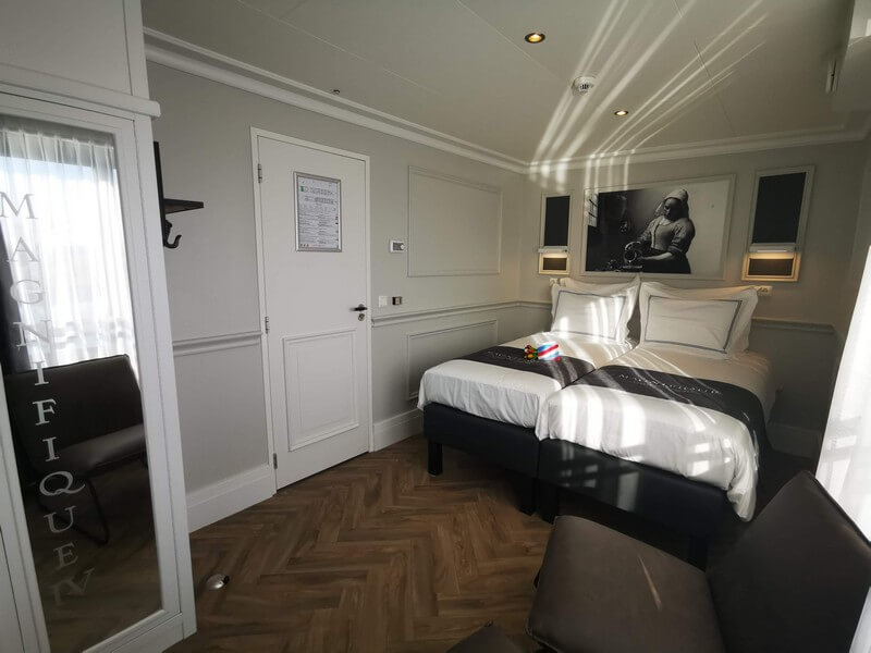 Double suite