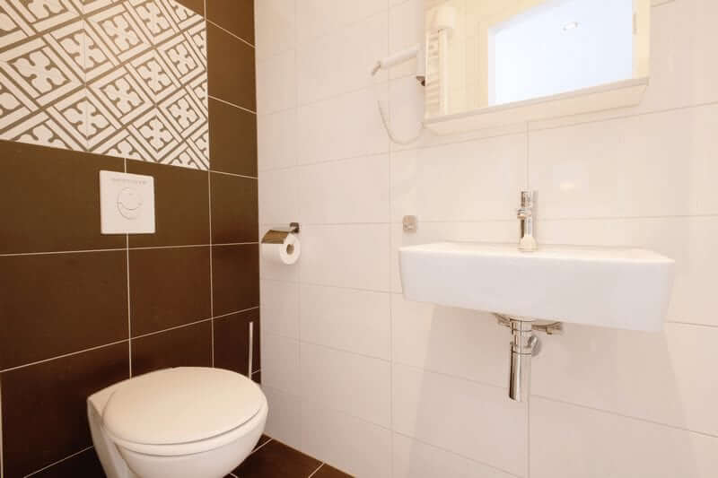 Upper deck suite bathroom