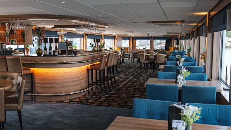 Bar and Lounge