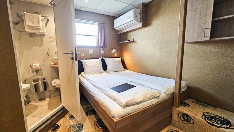 Upper Deck Double Cabin