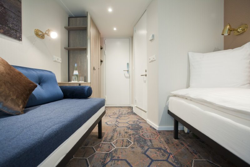 Twin Cabin Upper Deck